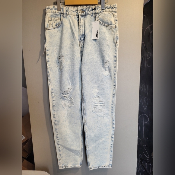 NEW Urban Planet Refuge Light Wash Distressed Relaxed Jeans, Size 9 (30) - Picture 2 of 5